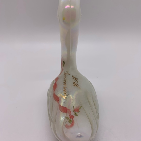 FENTON 20th Anniversary Swan Figurine.  Signed!  COLLECTIBLE - Picture 4 of 12